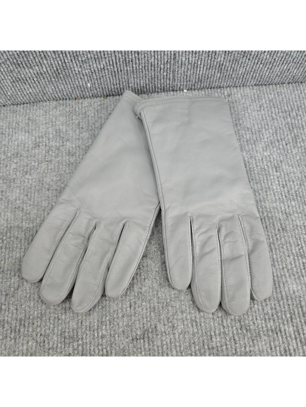 Isotoner Thinsulate Women's Leather Gloves Size 8 Style 836C1 Grey